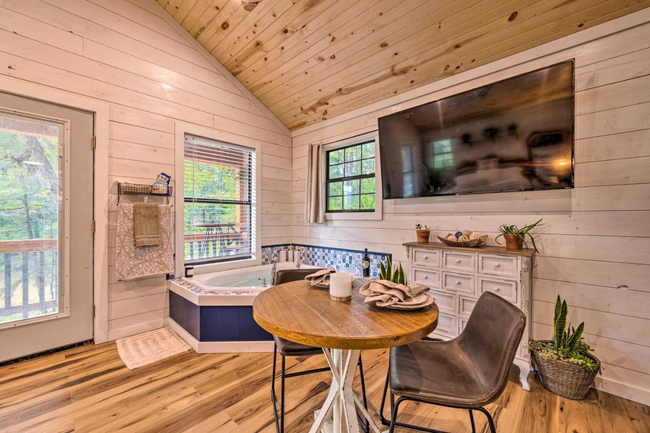 Romantic Broken Bow Cabin With Jacuzzi And Fire Pit! المظهر الخارجي الصورة